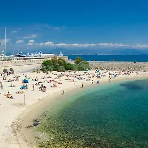 Apartment Top-of-range Of 90m2 & 20m2 Of Sunny Terrace, 2min From Sea Antibes